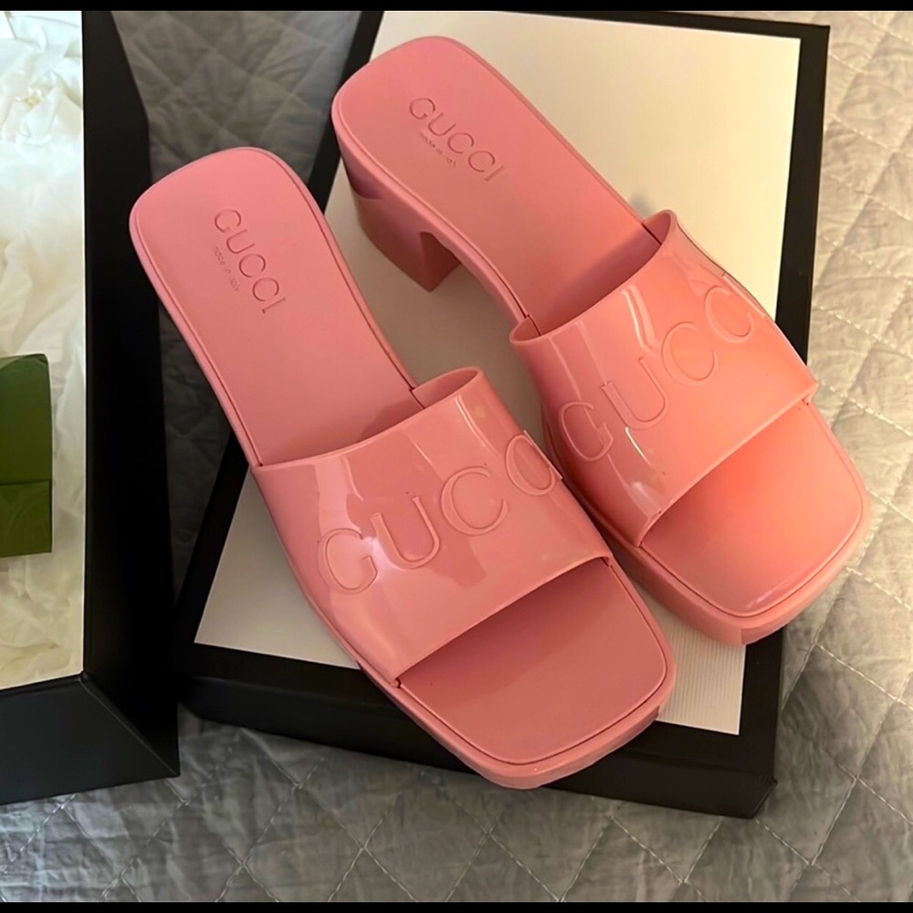 NWOT GUCCI jelly slides